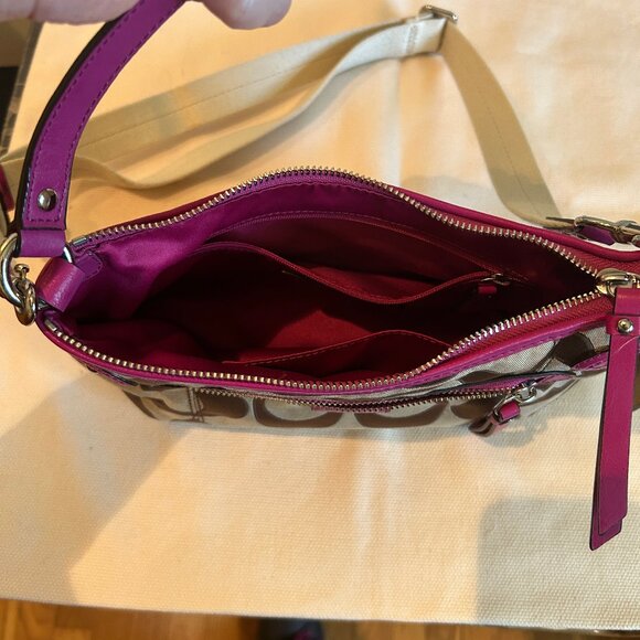 Coach Daisy Outline Signature Crossbody Bag, classic logo w/ pink leather trim - Picture 14 of 15